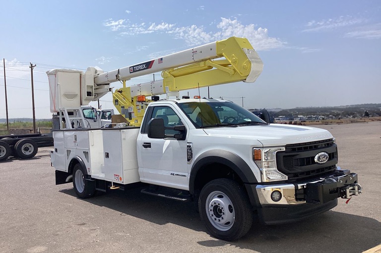 Terex Hi-Ranger HR37 bucket truck curbside view
