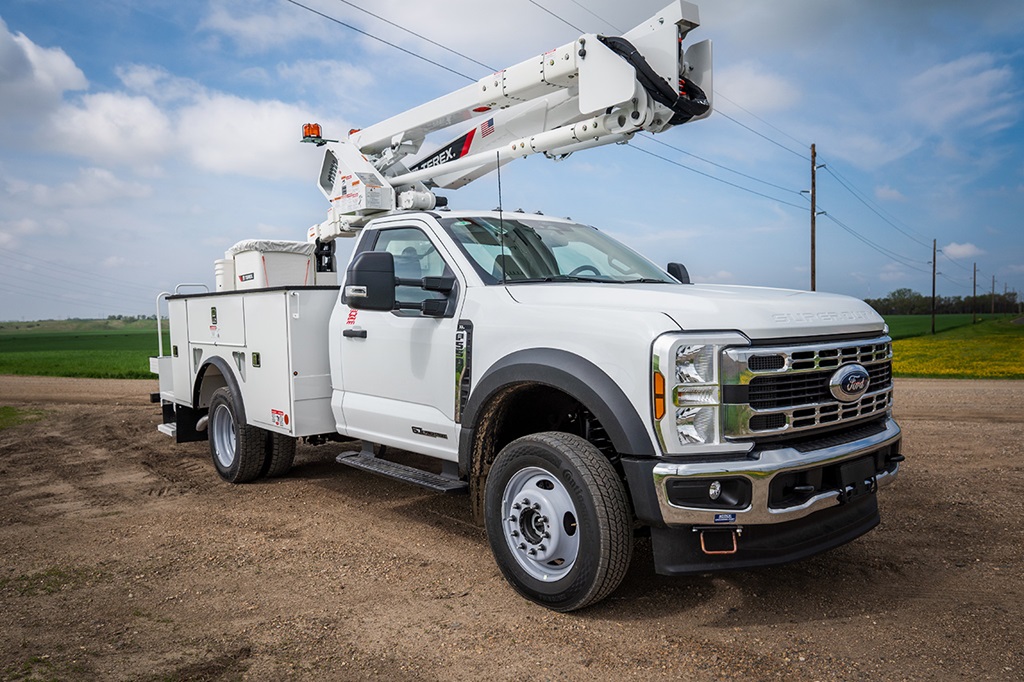 Terex LT40 telescopic bucket truck on Ford F-550 chassis