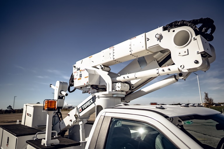 Terex TRX41 bucket truck lower boom