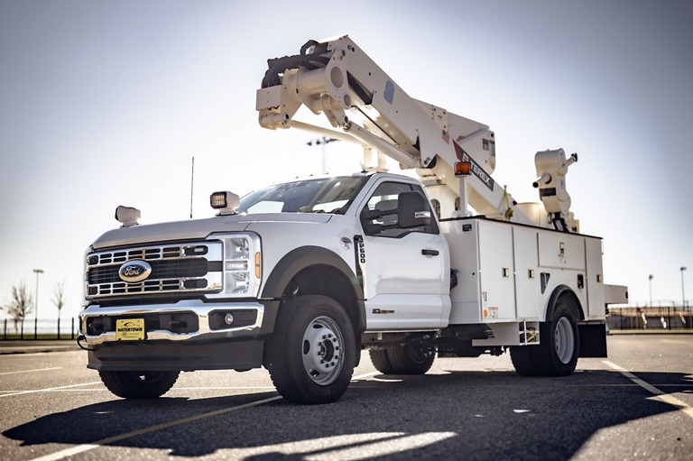 Terex TRX48 bucket truck streetside