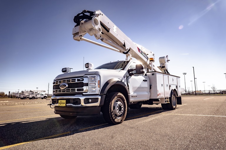 Terex TRX52 telescopic bucket truck