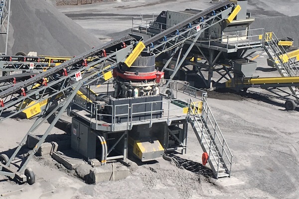 Cedarapids modular cone crusher and screen plant working together