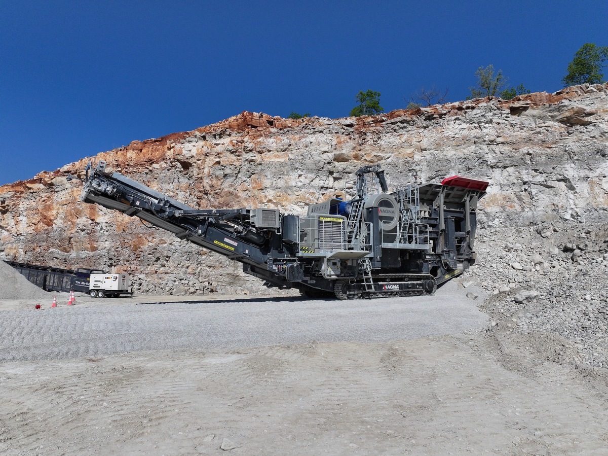 MAGNA MT130J mobile jaw crusher ConExpo (1)