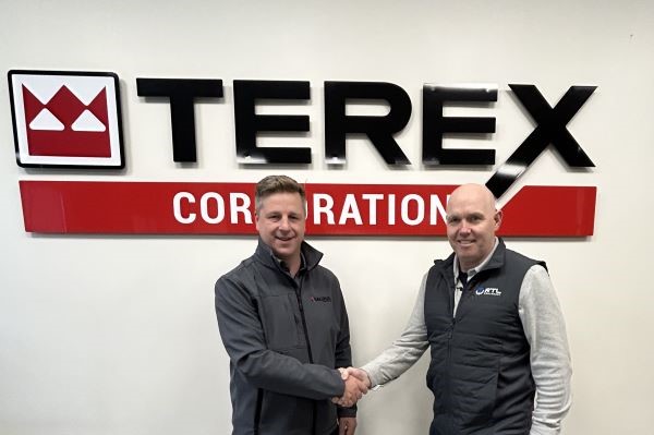 neil-mcilwaine-and-colm-mcguckian Neil McIlwaine, Business Line Director, MAGNA and Colm McGuckian