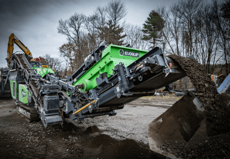 EvoQuip_ Cobra 290R impact crusher and Caiman 150 shredder