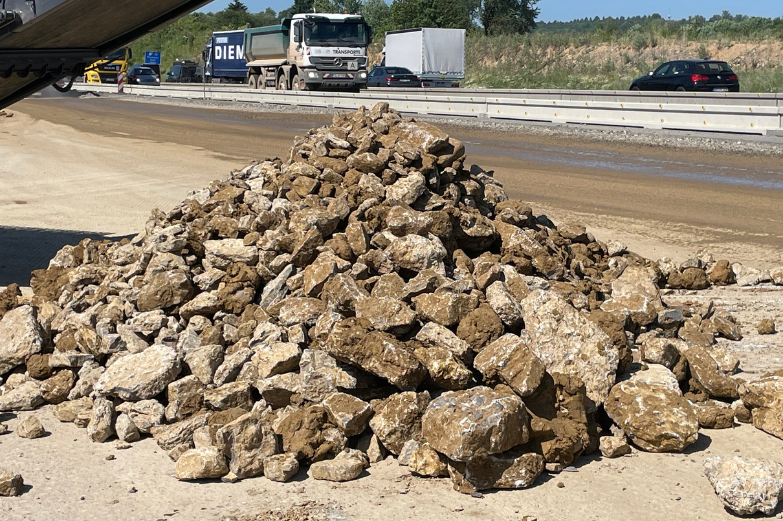 M412 Case Study -  Separating Clay Material from Rock (4)
