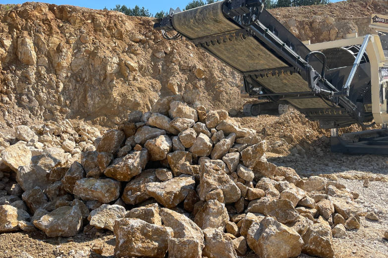 M515 Case Study - Processing Sticky Limestone (5)