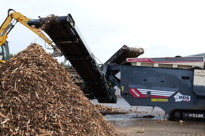M518R Case Study - Processing Shredded Tree Stumps (3)