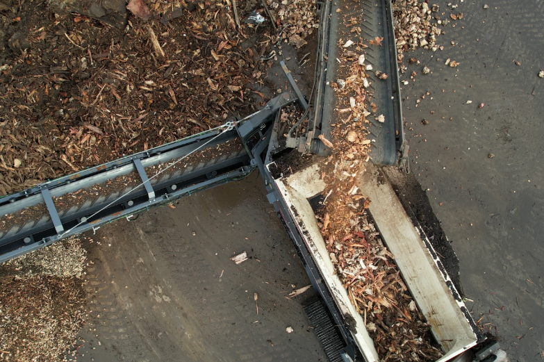 M518R Case Study - Processing Shredded Tree Stumps (4)
