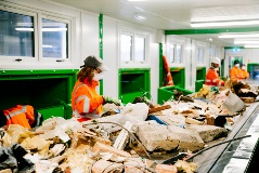 Operator-In-Picking-Station