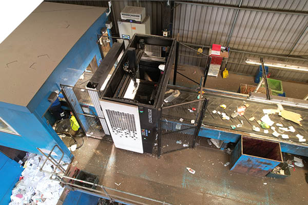 ZenRobotics Fast Picker Sorting Plastics at Grundon, England.